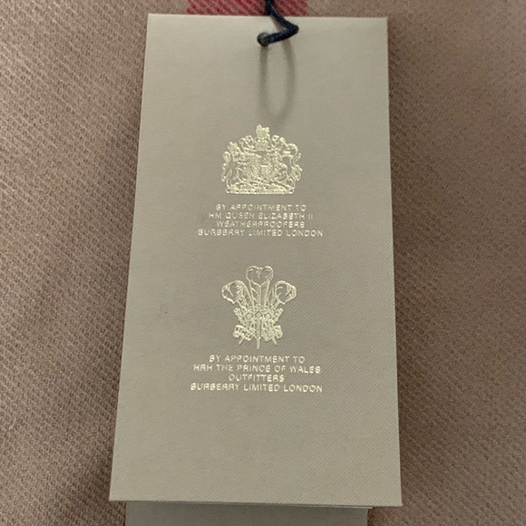 BNWT Authentic Burberry Charlotte Reversible Wool Cape Camel - Picture 9 of 11